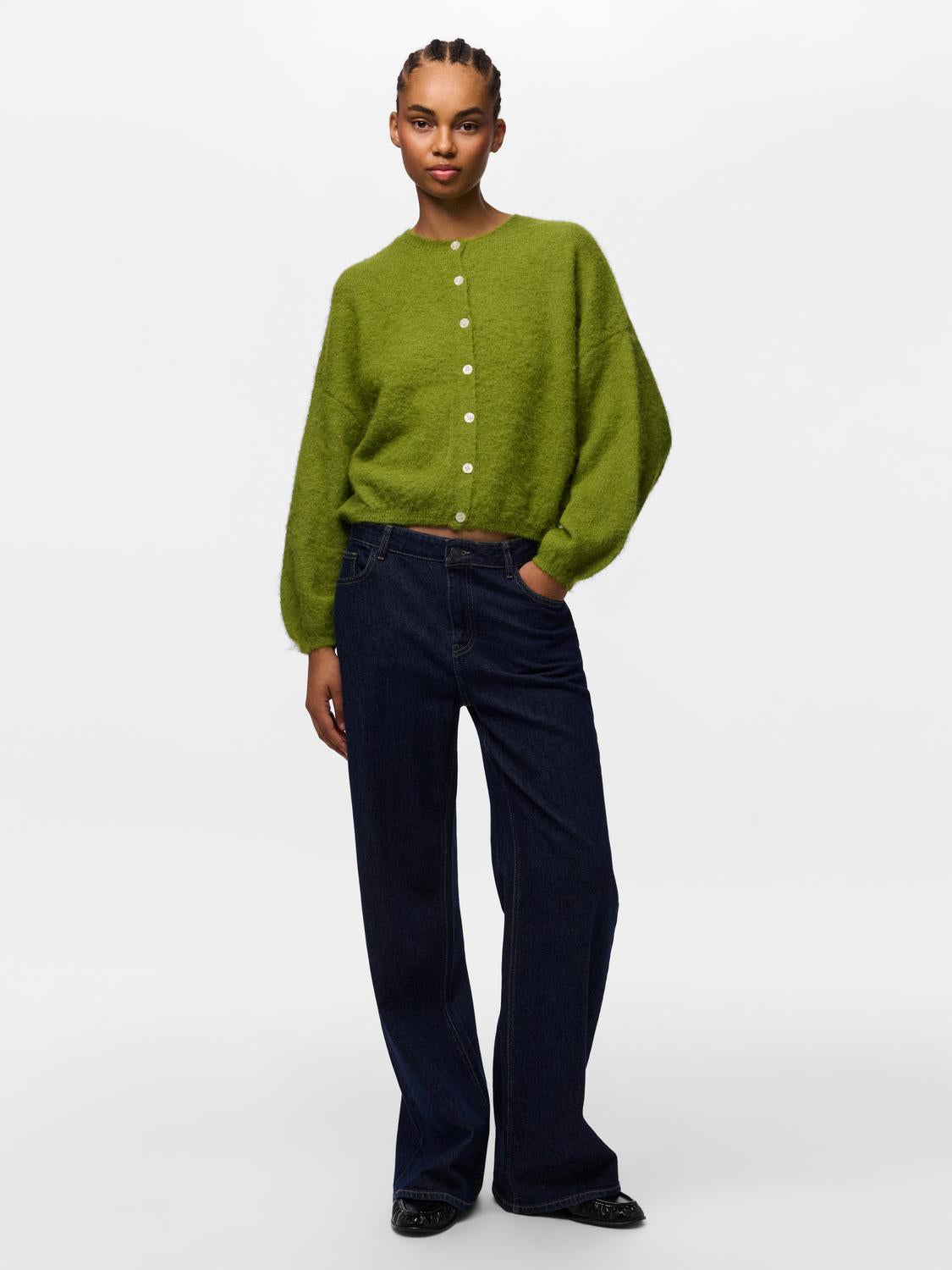 model_shot-front